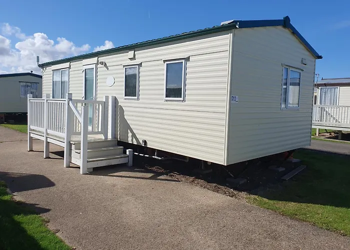 Sealands Everglade Ii:- 6 Berth, Central Heated Access To The Beach