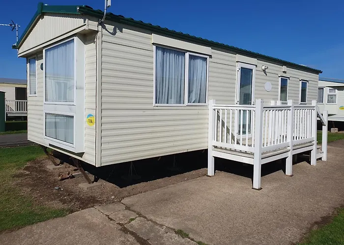 Sealands Everglade Ii:- 6 Berth, Central Heated Access To The Beach