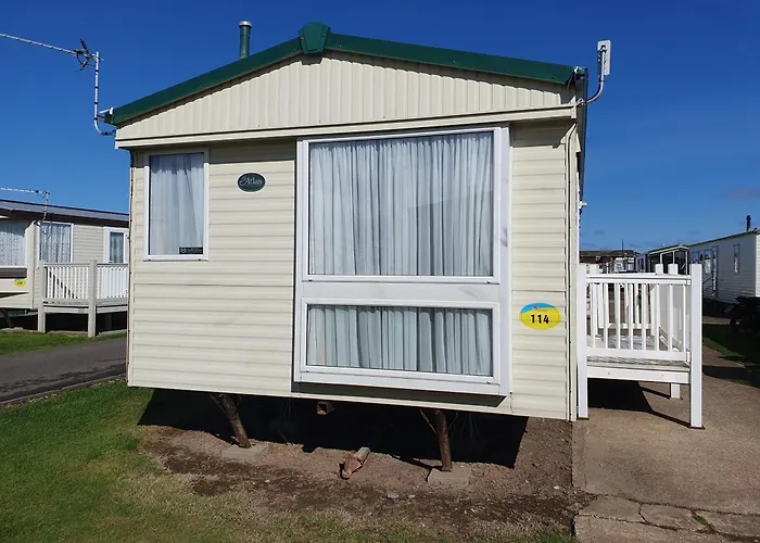 Sealands Everglade Ii:- 6 Berth, Central Heated Access To The Beach