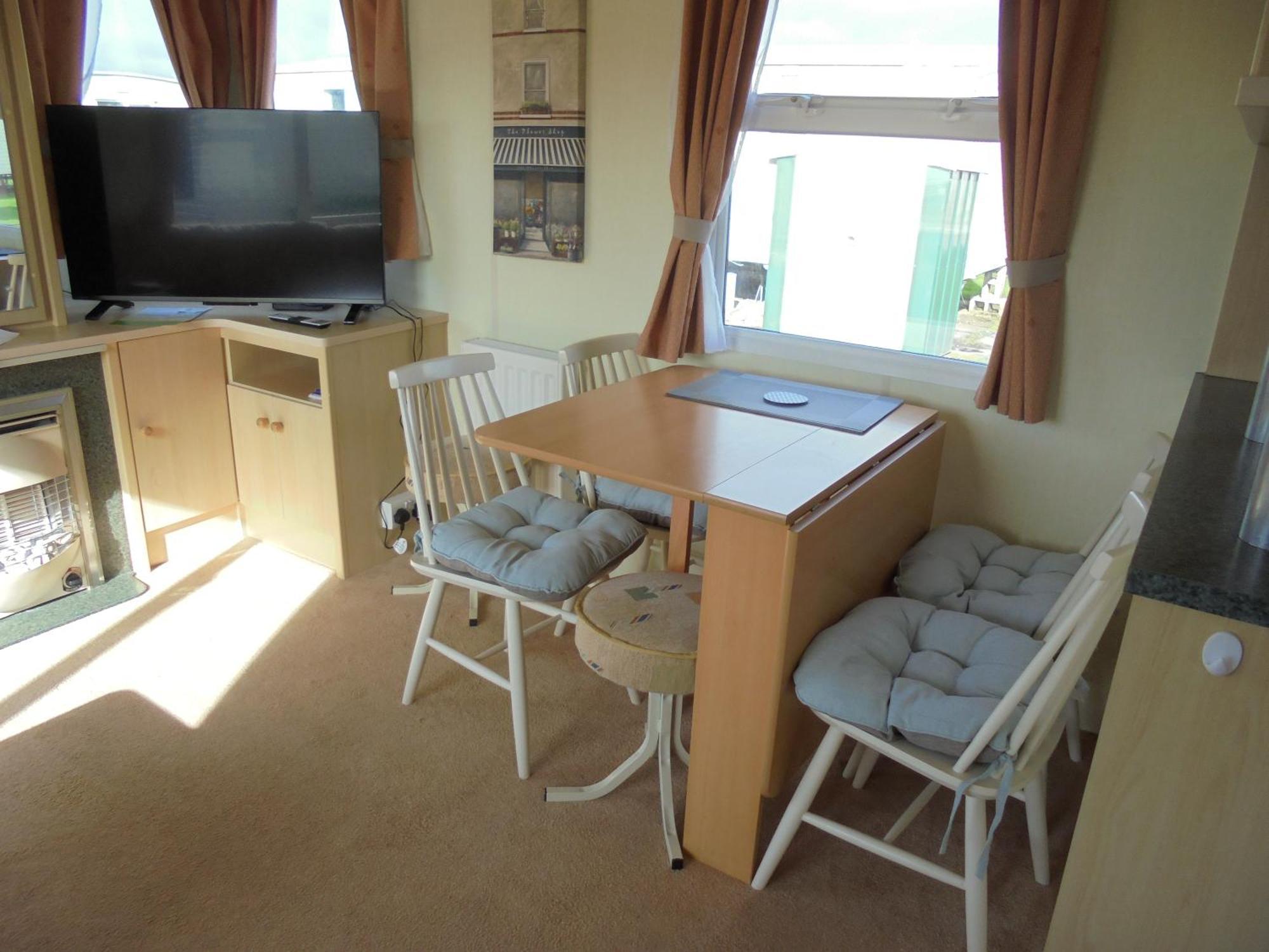 Sealands Everglade Ii:- 6 Berth, Heated Access To The